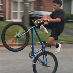 Meet your Posher, Elijah